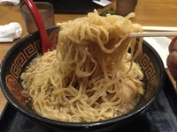 「１年１組 　濃厚醤油ラーメン（特盛）」@らぅ麺 ガラ喰楽学校 大宮店の写真