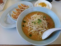 「みそラーメン　＋ライス：無料　＋餃子：サービス券」@くるまやラーメン 松本渚店の写真