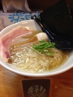 「限定　秋刀魚煮干しと背黒の清湯らーめん　星。玉」@いのうえの写真