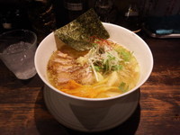 「白鶏麺」@屋台らーめん 鷹流 高田馬場店の写真