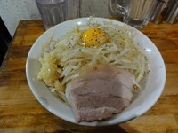 「まぜそば　700円　ニンニク　チーズ　野菜」@麺処 MAZERUの写真
