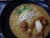 「唐揚げカレーラーメン(740円)、餃子Aセット(+410円)」@ラーメン本舗 珍豚香 祇園店の写真