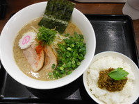 「濃厚魚介煮干しラーメン＋お魚チキンカレー飯」@ラーメン愉悦処 似星の写真
