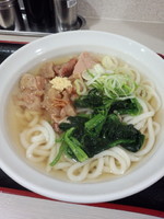 「牛すじうどん（関西風）500円」@えきめんや 品川店の写真