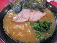 「ラーメン中盛り490円」@家系ラーメン 王道の写真