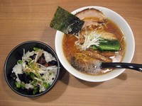 「丸鶏ラーメン780円＋チャーシュー丼200円」@麺屋 はちどりの写真