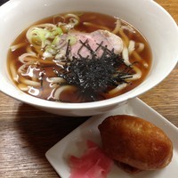 「中華うどん（￥600）+いなりずし（￥100）」@家元屋の写真