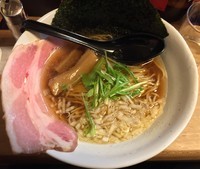 「限定秋刀魚煮干しと背黒の清湯らーめん」@いのうえの写真