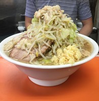 「大豚 （850円）+生卵（50円）」@ラーメン二郎 神田神保町店の写真