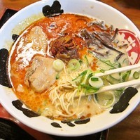 「赤とんこつ　750円+半替玉60円（税別）」@博多とんこつラーメン三代目てらッちょ。の写真