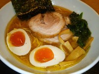 「らーめん中太麺、味玉」@らーめん将貴の写真