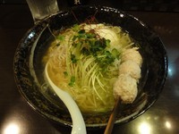 「鶏塩ラーメン」@炭火焼き鳥  門屋の写真