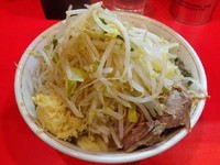 「小ラーメン（700円）＋チーズ　ヤサイニンニクカラメ」@ラーメン二郎 府中店の写真
