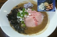 「濃厚煮干そば 800円＋むじゃ玉（75ｇ）100円」@ニボムジャキの写真