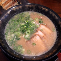 「鶏豚ラーメン750円+餃子200円+焼飯(小)100円」@麺屋 鶏豚の写真