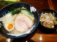 「久々(こくまろ)+半鶏又焼丼(800円)」@こくまろ鶏らーめん 久久の写真