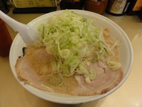 「醤油ラーメン750円　中盛50円脂少なめ/麺硬/メンママシ」@超ごってり麺 ごっつ 秋葉原店の写真