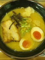 「特製らぁめん（味玉トッピング）」@麺日和 千秋店の写真