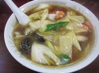 「エビソバ（８００円）＋ビール＋餃子」@中国料理 進来軒の写真