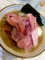 「【気まぐれ限定】小江戸黒豚✖️飛騨地鶏￥900➕️特製￥200」@中華そば 四つ葉の写真