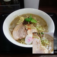 「【ゲリラ限定】オニクボシ＋緑の瓶」@ラーメン愉悦処 似星の写真