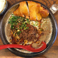 「排骨担担麺（3辛）＋生絞りごま油＋ライス（ランチサービス）」@担担麺 手しごと ごま金の写真