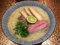 「ラム豚骨ラーメン 豚特 950円」@自家製麺 MENSHO TOKYOの写真