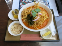 「カオソーイ(チャーハン+デザート付き):880円」@BANG SAEN AROY JING JING 西新橋店の写真