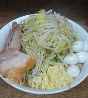 「小ラーメン＋うずらの卵 800円 ヤサイニンニク」@蓮爾 さんこま店の写真
