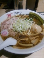 「ラーメン（M)750円」@TOKYO UNDER GROUND RAMEN 頑者の写真