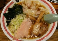 「ワンタンそば　850円」@松戸中華そば 富田食堂の写真