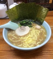 「しょうゆとんこつラーメン」@横浜ラーメン はま家の写真