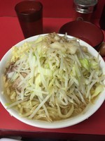 「少ラーメン、ヤサイ、ニンニク、アブラ」@ラーメン二郎 千住大橋駅前店の写真