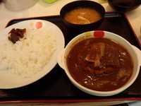 「〖期間限定〗とろ～りチーズソースの煮込みハンバーグカレー」@松屋 西日暮里店の写真