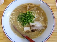 「豚骨らーめん（醤油、硬め）＋替え玉（ハリガネ）」@中華麺酒家 からっ風の写真