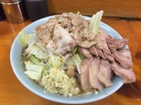 「小豚 ヤサイアブラニンニク」@ラーメン二郎 新橋店の写真