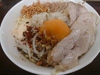 「まぜそば大盛り全マシ小豚」@ジャンクガレッジ プレナ幕張店の写真