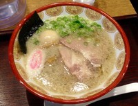 「はまんど 750円 + 熟地醤油玉子(味玉) 100円」@讃岐ラーメン はまんど湘南の写真