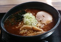 「黒ラーメン（味噌/平打）」@麺屋 稀水 浦和大門店の写真