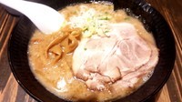 「醤油ラーメン(太麺)690円」@ラーメン ヨシベー 西葛西店の写真