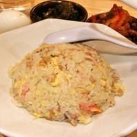 「炊出し豚骨醤油麺＋半炒飯(690円＋280円＋税)」@麺家くさび 盛岡南店の写真