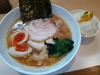「らーめん中太麺、味玉、サービスライス」@らーめん将貴の写真