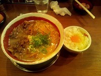 「肉入りラーメン（並）+ごはん」@ラーメン東大 京都店の写真