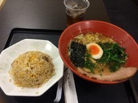「ラーメン+半チャーハンセット
ウーロン茶付き999円(925円)」@らーめん蔵芸 中野店の写真