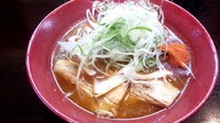 「辛味噌煮干葱ラーメン(2辛)780円」@辛味噌煮干 六の写真