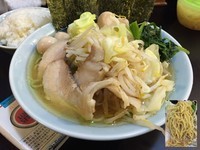 「ラーメン(並)＋もやきゃべ＋ウズラ5個+小ライス」@壱六家 川崎店の写真