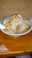「ラーメン 麺少な目」@ラーメン富士丸 西新井大師店の写真