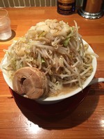 「ラーメン(中)  野菜、脂増し」@豚一商店の写真