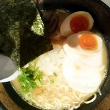 濃厚醤油鶏そば味玉入り(890円)