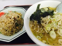 「塩ラーメンチャーハンセット1000円」@あじ平 東原店の写真